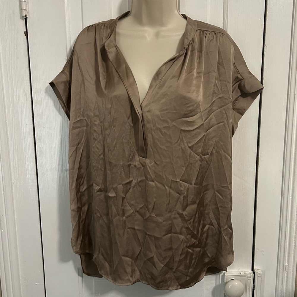R Label The Reset Short Sleeve Satin Tunic Blouse Medium Taupe Brown T2